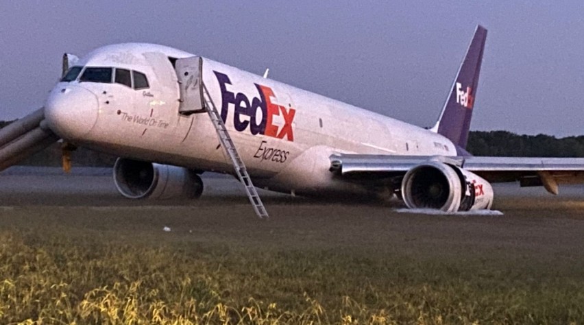 FedEx 757 查塔努加机腹着陆事故照片